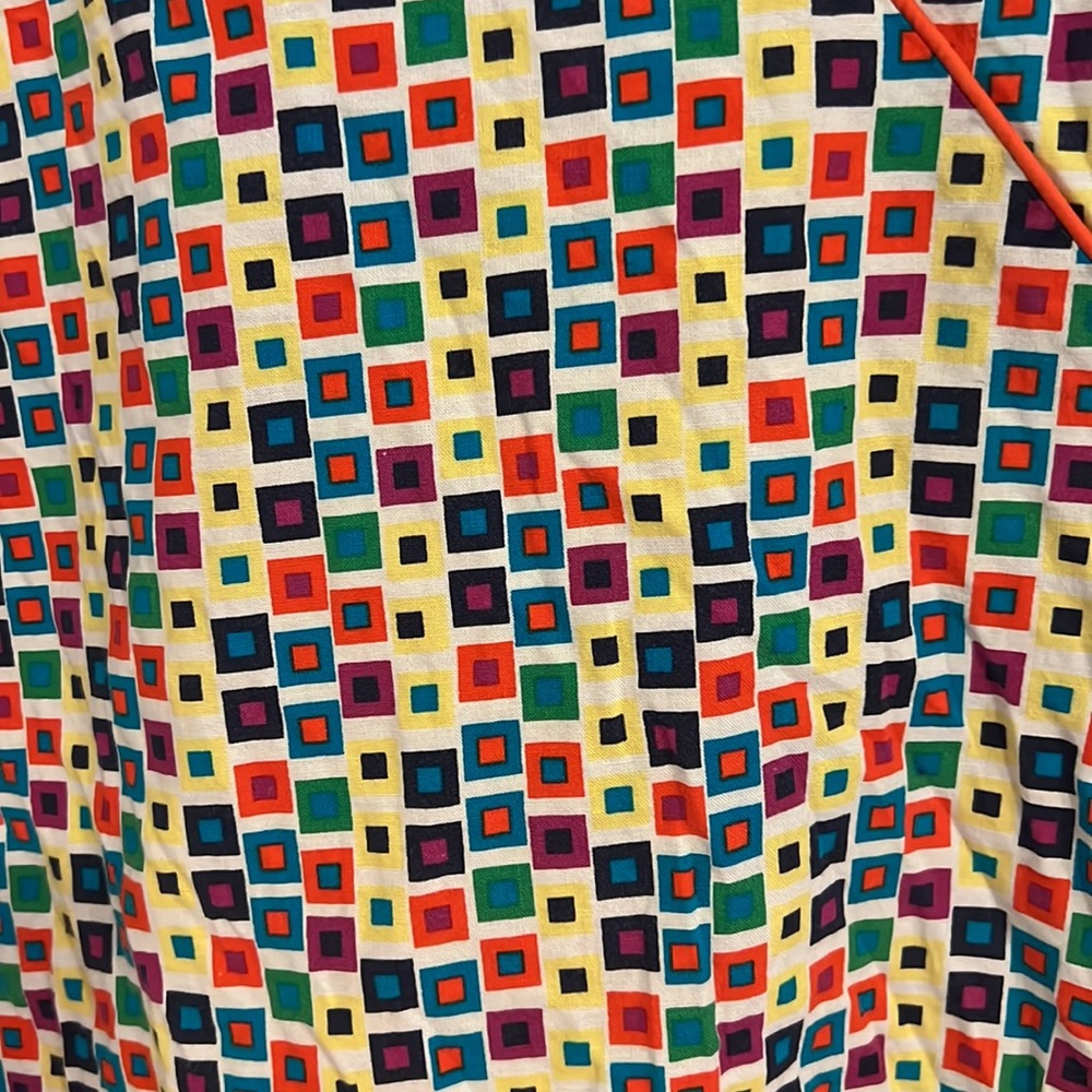 Scrub top multicolor fits like L with tie in back 2 pockets